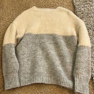 White and gray zara knit wear sweater!!